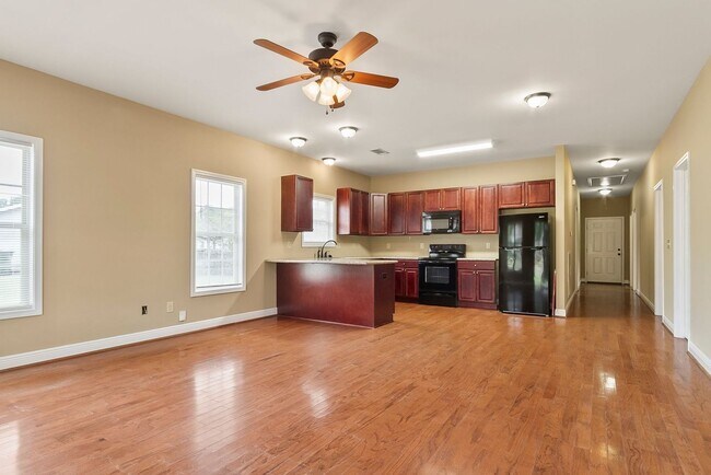 Foto del edificio - Charming 3 Bedroom 3 Bath Home Available in Fall 2025! Apply Today!