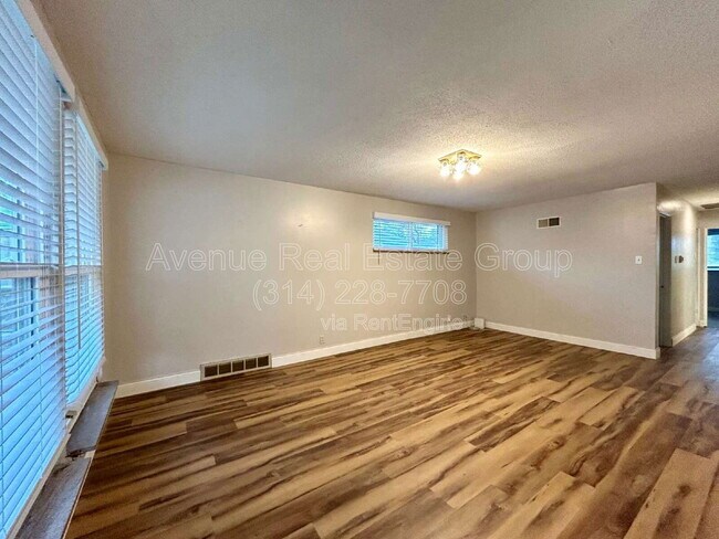 Foto del edificio - 1411 Midland Blvd