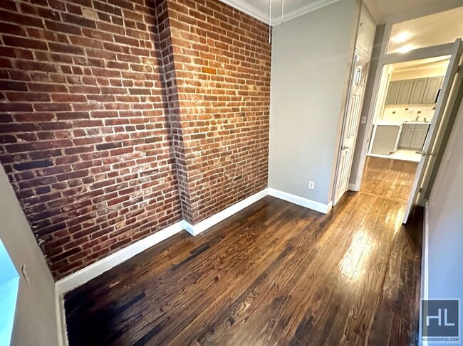Building Photo - Tenth Avenue