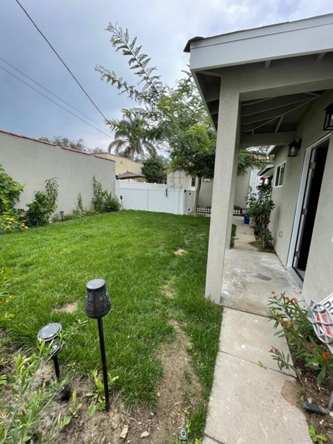 Building Photo - Newer 1 Bedroom/1 Bath ADU in Long Beach