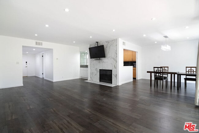 Foto del edificio - 853 Le Doux Rd