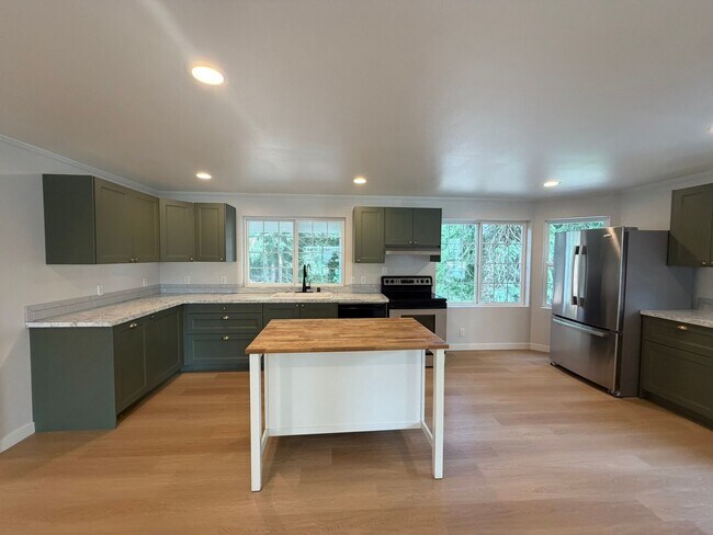 Foto del edificio - Beautiful 4 BR Home on Acreage w/ AC & Sauna - Snohomish