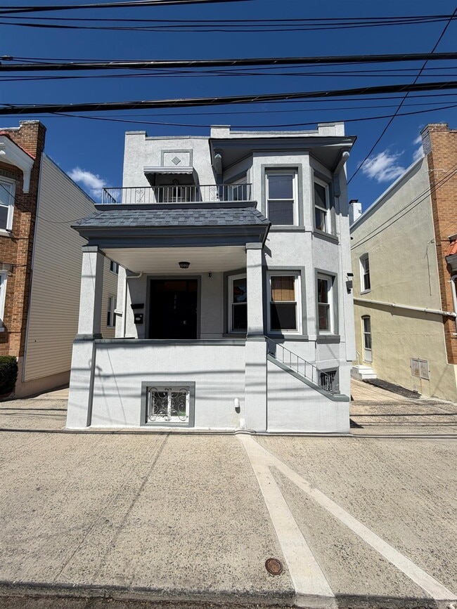 Building Photo - 214 72nd St