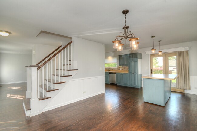 Building Photo - 460 Danbury Dr