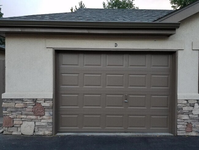 Building Photo - 1435 S Chambers Rd