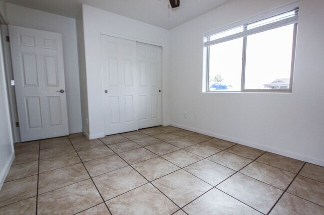 Foto del edificio - Three Bedroom Duplex