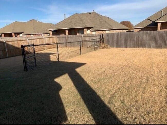 Foto del edificio - 611 W Shadow Ridge Way