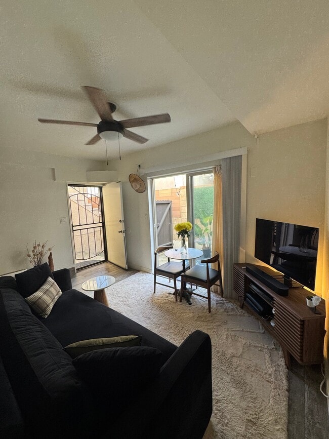 Photo - 4015 Crest Dr Apartment