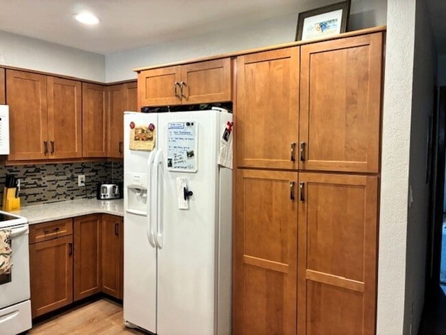 Building Photo - Long Term Rental- Lagoon Townhomes 738D
