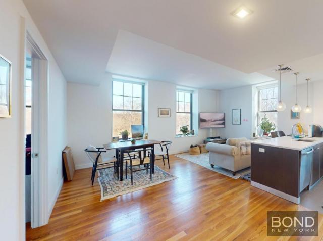 Foto principal - 3 bedroom in BROOKLYN NY 11226