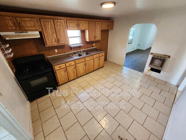 Building Photo - 404 S Carey