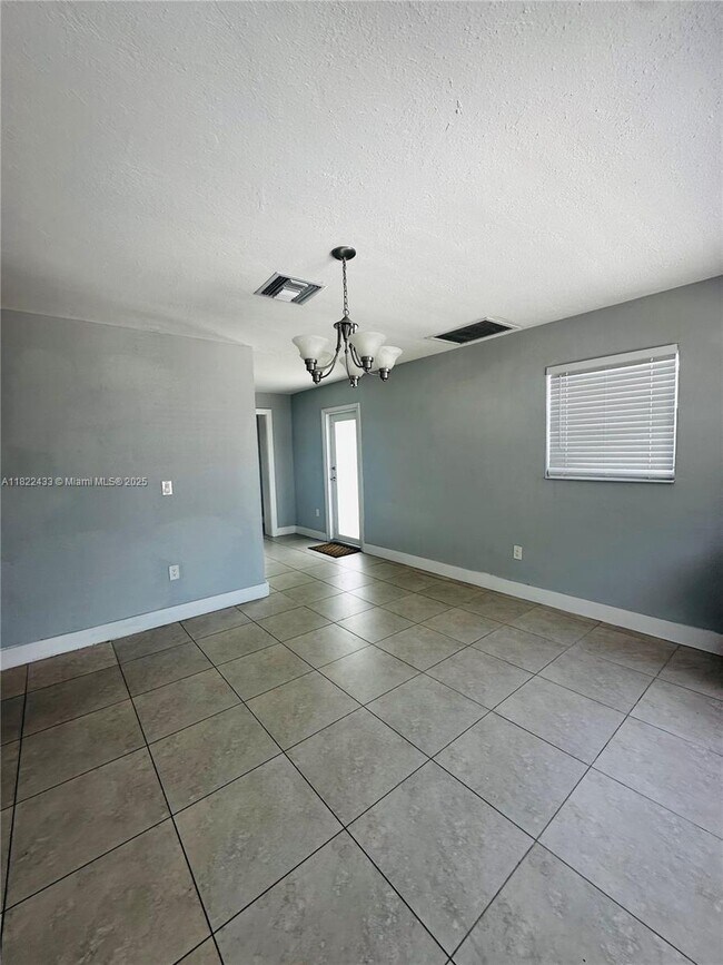 Foto del edificio - 800 N 69th Ave