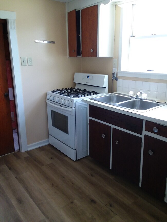 Building Photo - 1349 5th Ave