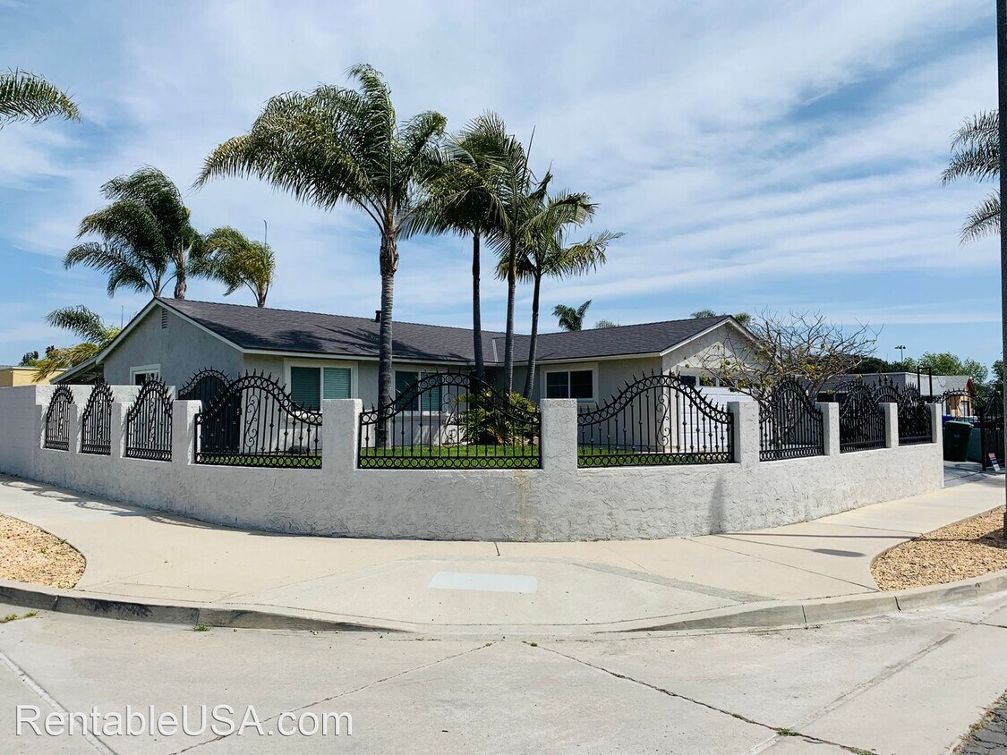 Primary Photo - 4 br, 2 bath House - 5180 E. Parker St
