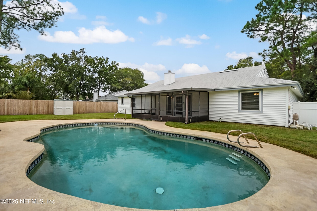 Foto principal - 10855 Mandarin Station Dr E