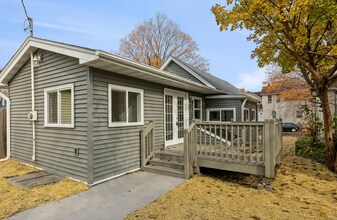 Building Photo - 1209 N Woodbridge St