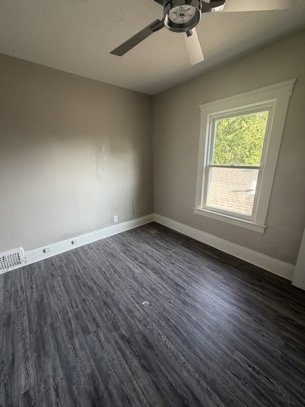 Building Photo - 701 E 157th St