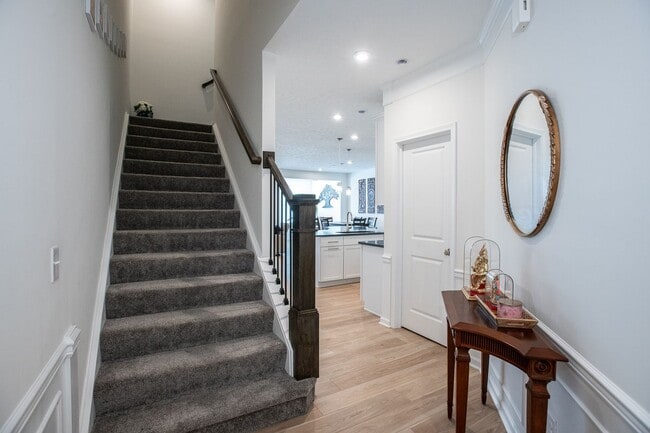 Building Photo - 27845 Birchwood Ct