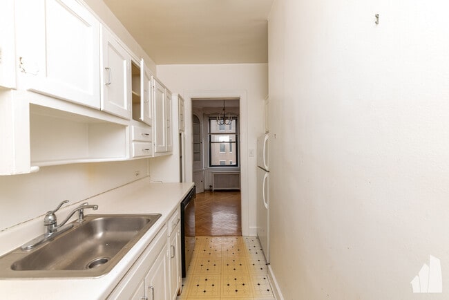 Building Photo - 2052 N Lincoln Park W