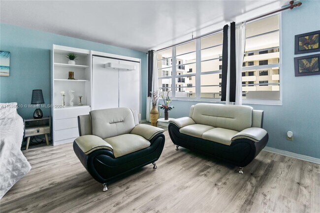 Building Photo - 100 Lincoln Rd