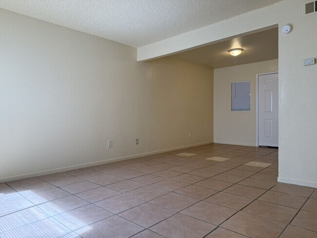 Foto del edificio - 2597-2597 Glen Ave