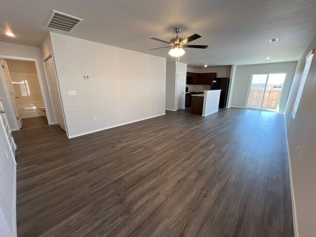 Foto del edificio - NEWER Three Bedroom | Two Bath Home in Barberry Court