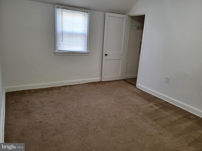 Building Photo - 209 W Van Buren Ave