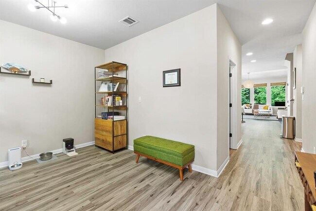 Building Photo - 309 Anacua Loop