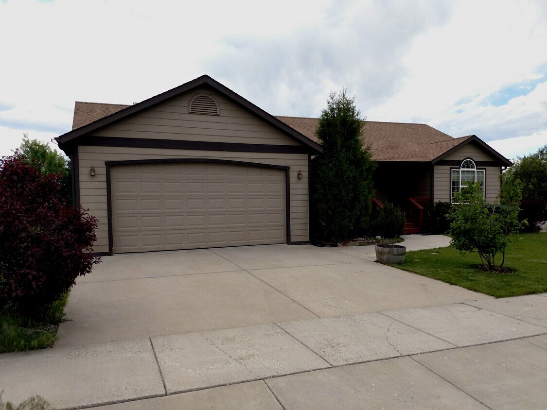 Foto principal - 119 Sanders Ave