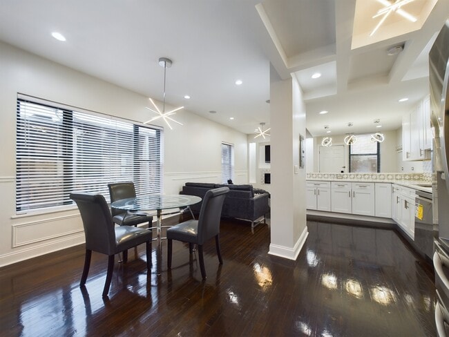 Foto del edificio - 5005 S Prairie Ave