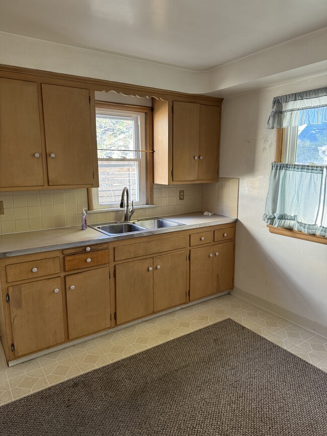 Foto del edificio - 24001 Glenhill Dr