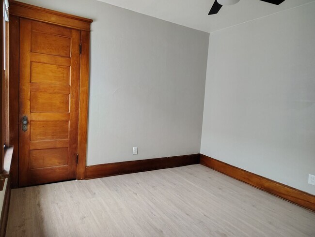 Foto del edificio - 3365-3367 N Oakland Ave