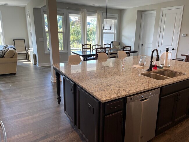 Foto del edificio - 111 Holsworthy Dr