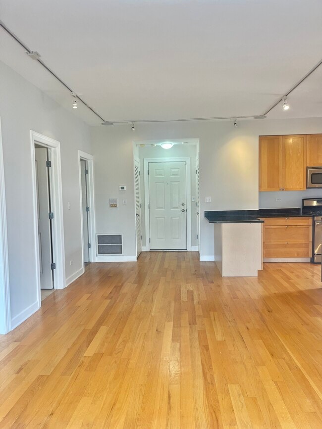 Building Photo - 837 E 52nd St