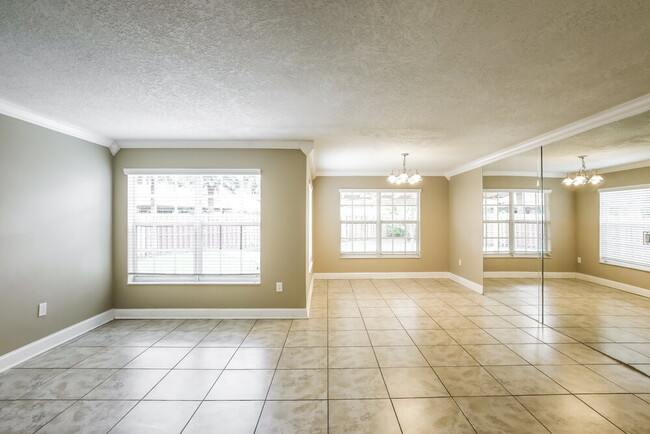 Building Photo - 13420 SW 8th Ln