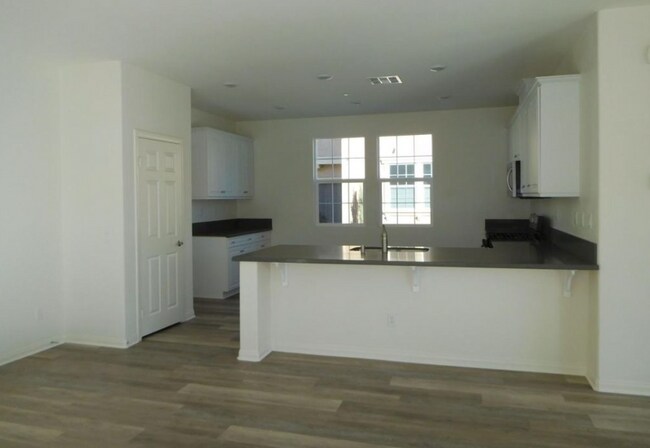 Foto del edificio - 5961 Silveira St