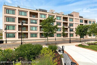 Building Photo - 601 Heck St