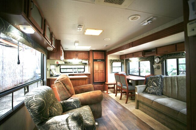 Foto del edificio - 1Br 1Ba Trailer in Eucalyptus Hills