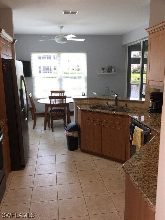 Building Photo - 14560 Glen Cove Dr
