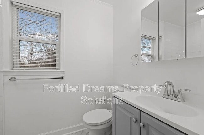 Building Photo - 1710 Rainbow Dr