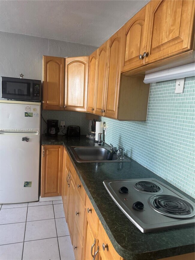 Foto del edificio - 6484 Indian Creek Dr
