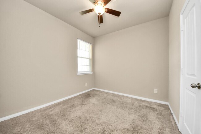 Building Photo - 17630 Holroyd Rd