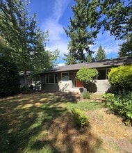 Building Photo - 2422 Hillcrest Ct