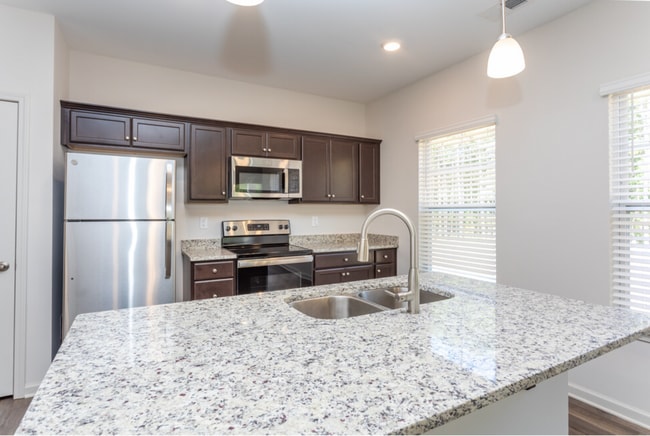 Building Photo - The Groves at 421 *Move In Special*