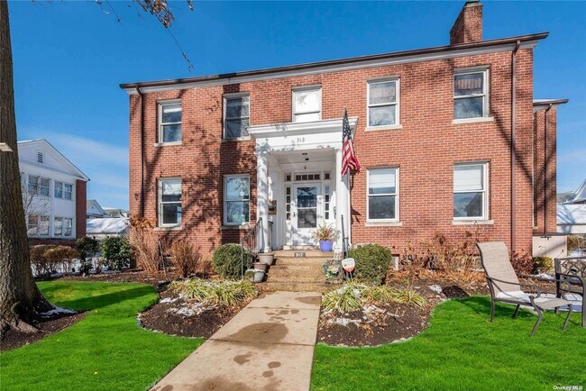 Foto del edificio - 312 Ellington Ave E