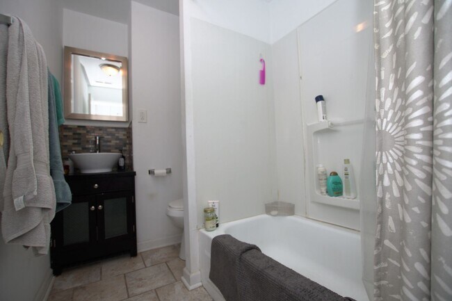 Foto del edificio - Beautiful 1 bedroom one bath in a great location in East Passayunk
