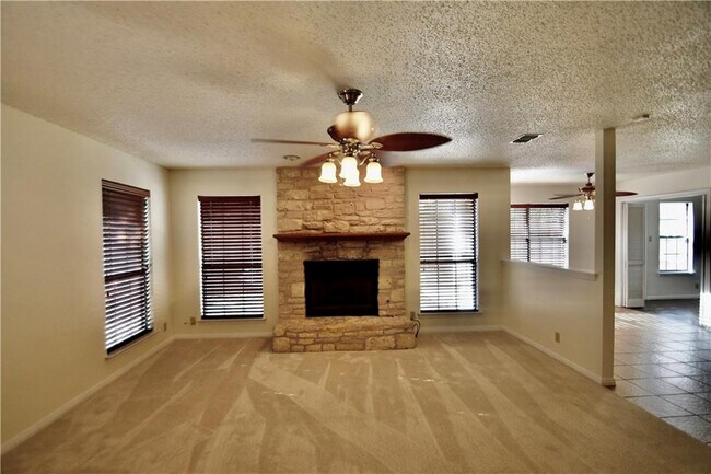Building Photo - 8000 Spandera Cove