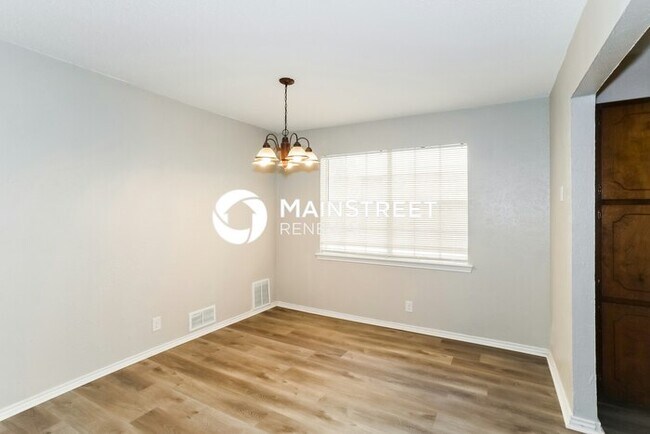 Foto del edificio - 3 Bedroom Pet-Friendly Home in Lewisville, TX with Main Street Renewal