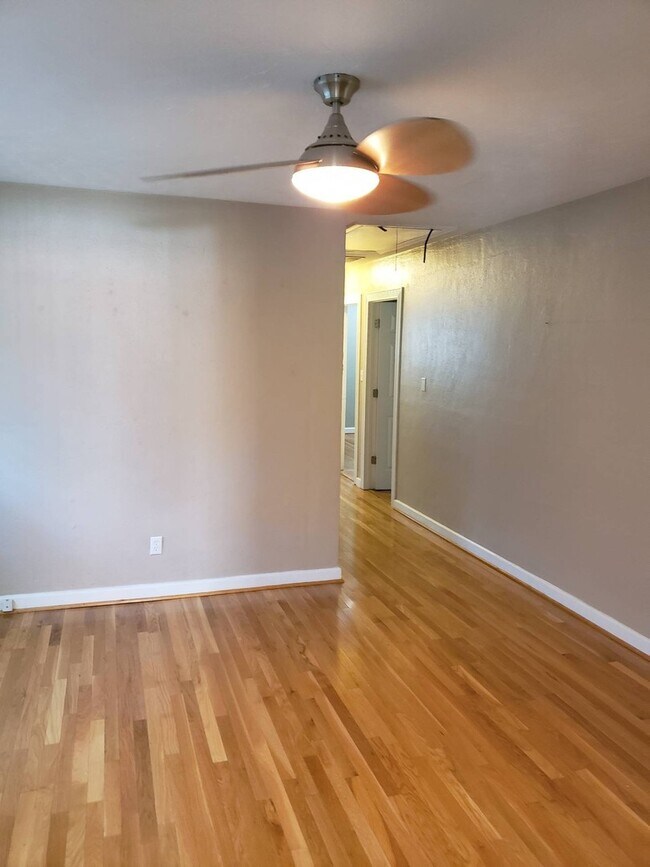 Foto del edificio - 1433 Lakeside Rd