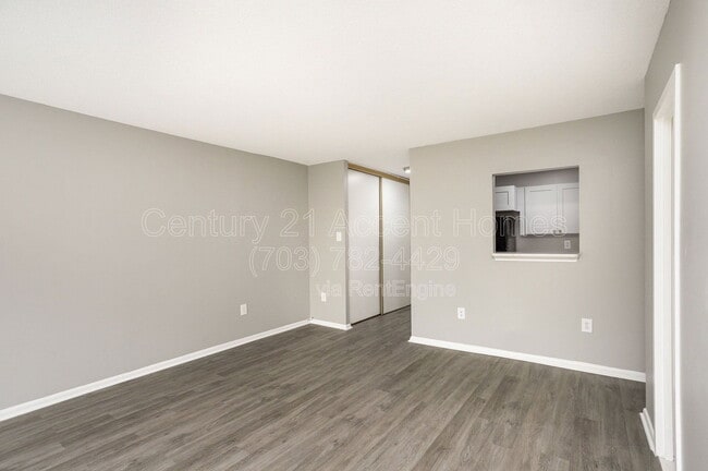 Building Photo - 2059 Huntington Ave
